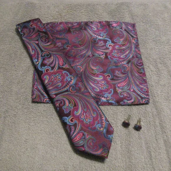 "Twenty Dollar Tie" Extra-Long Men's Tie with Pocket Square and Cuff Links - Picture 9 of 10